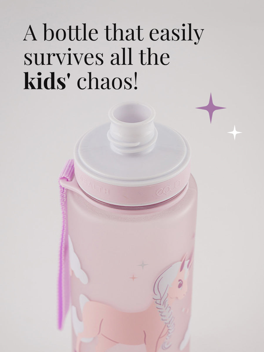 Eine Trinkflasche die auch Kinder Chaos überlebt: leicht, praktisch und bruchsicher.