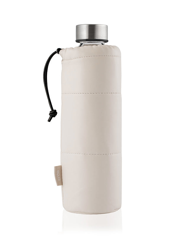 EQUA minimalistische Puffy Cream Trinkflasche 750 ml - geschmeidige fluffige Schutzhülle in der Farbe creme.