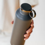 Intelligende Trinkflasche die Leuchtet als Hydration Reminder.