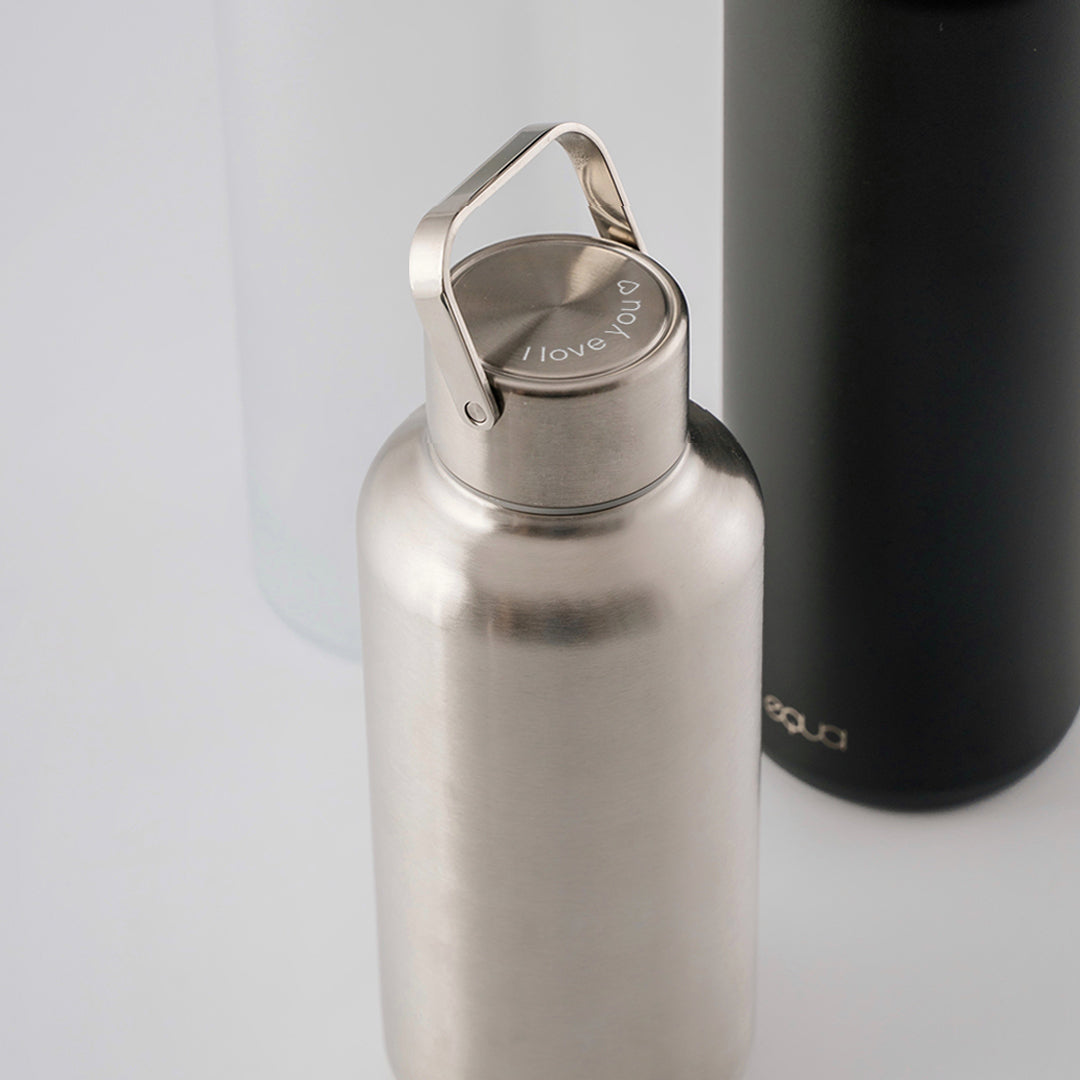 Personalisiere Deine Timeless Trinkflasche mit einer individuellen Gravur auf dem Deckel. Jetzt online personalisieren.