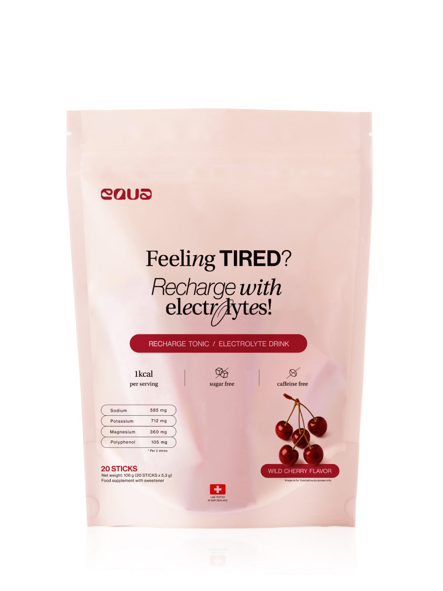 EQUA Recharge Tonic Wild Cherry Produktverpackung und einzelne Portionsbeutel für Elektrolyt-Getränk